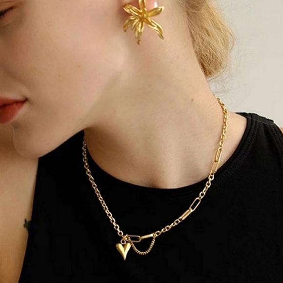 NEW 18K Gold Asymmetric Link Chain Heart Necklace - Picture 5 of 9